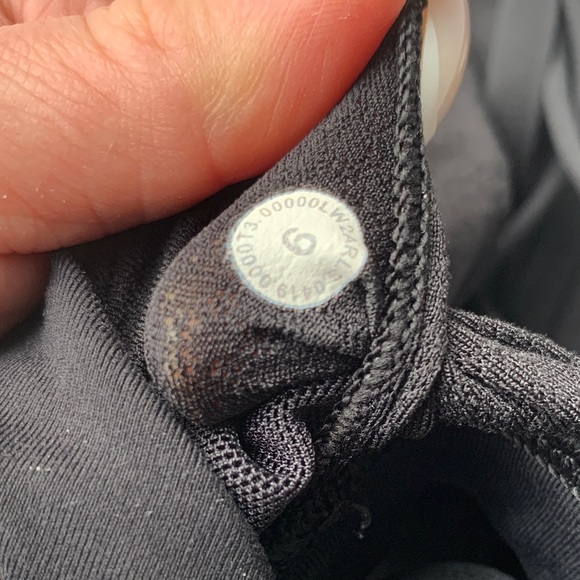 Lululemon Energy Bra for Women, size 6. - Picture 5 of 6